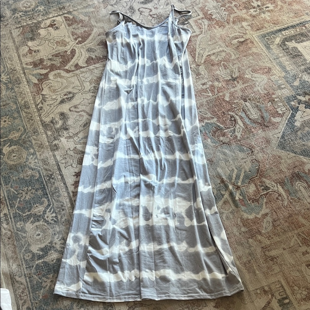 Sleeveless Tie-Dye Maxi Dress in Light Gray and White
